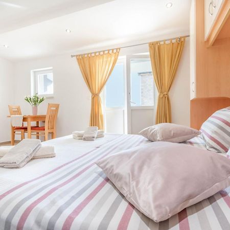 Studio Apartmani Dora 马卡尔斯卡 外观 照片