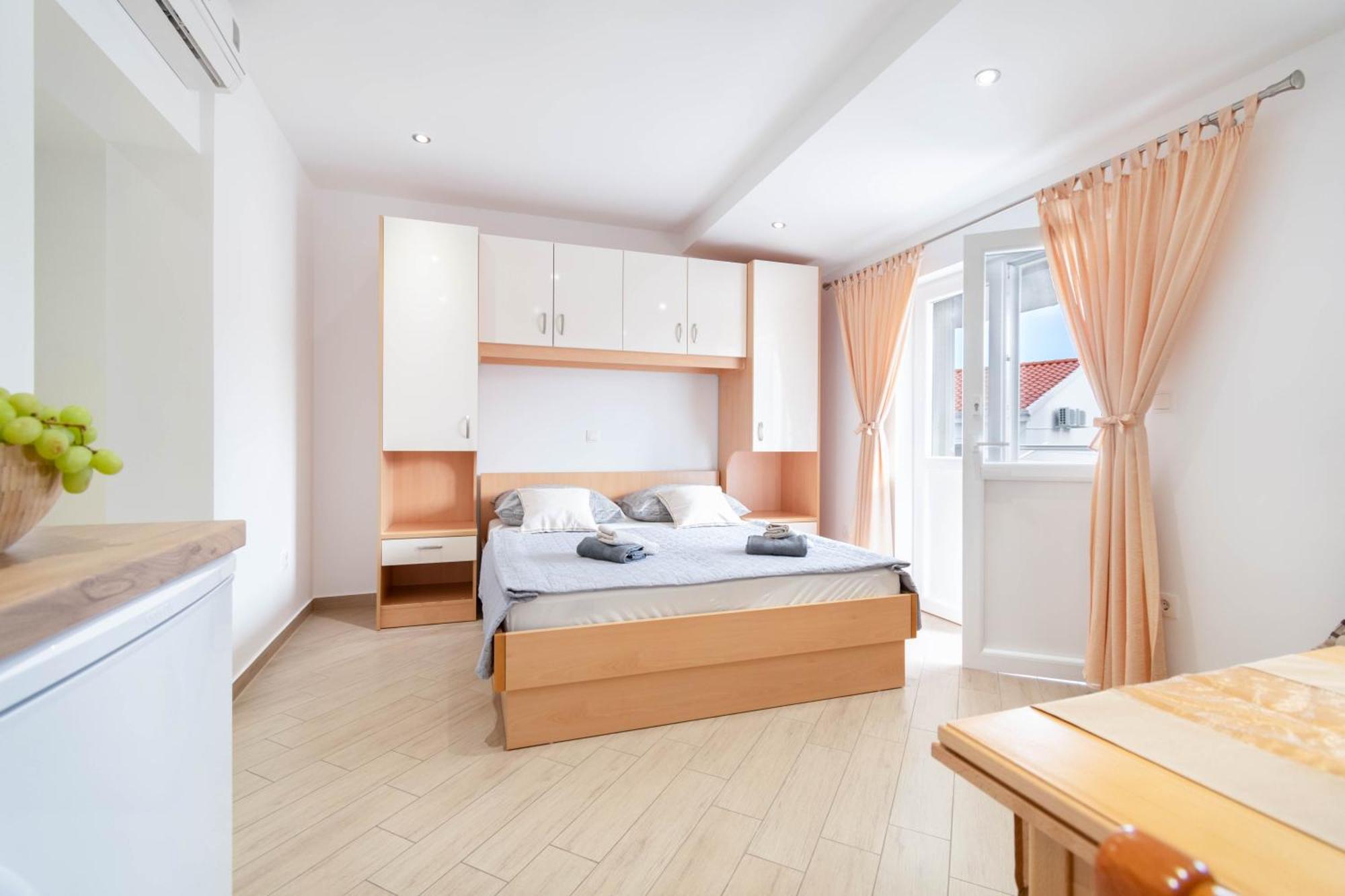 Studio Apartmani Dora 马卡尔斯卡 外观 照片