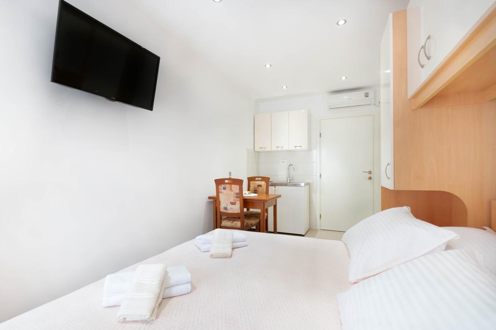 Studio Apartmani Dora 马卡尔斯卡 外观 照片