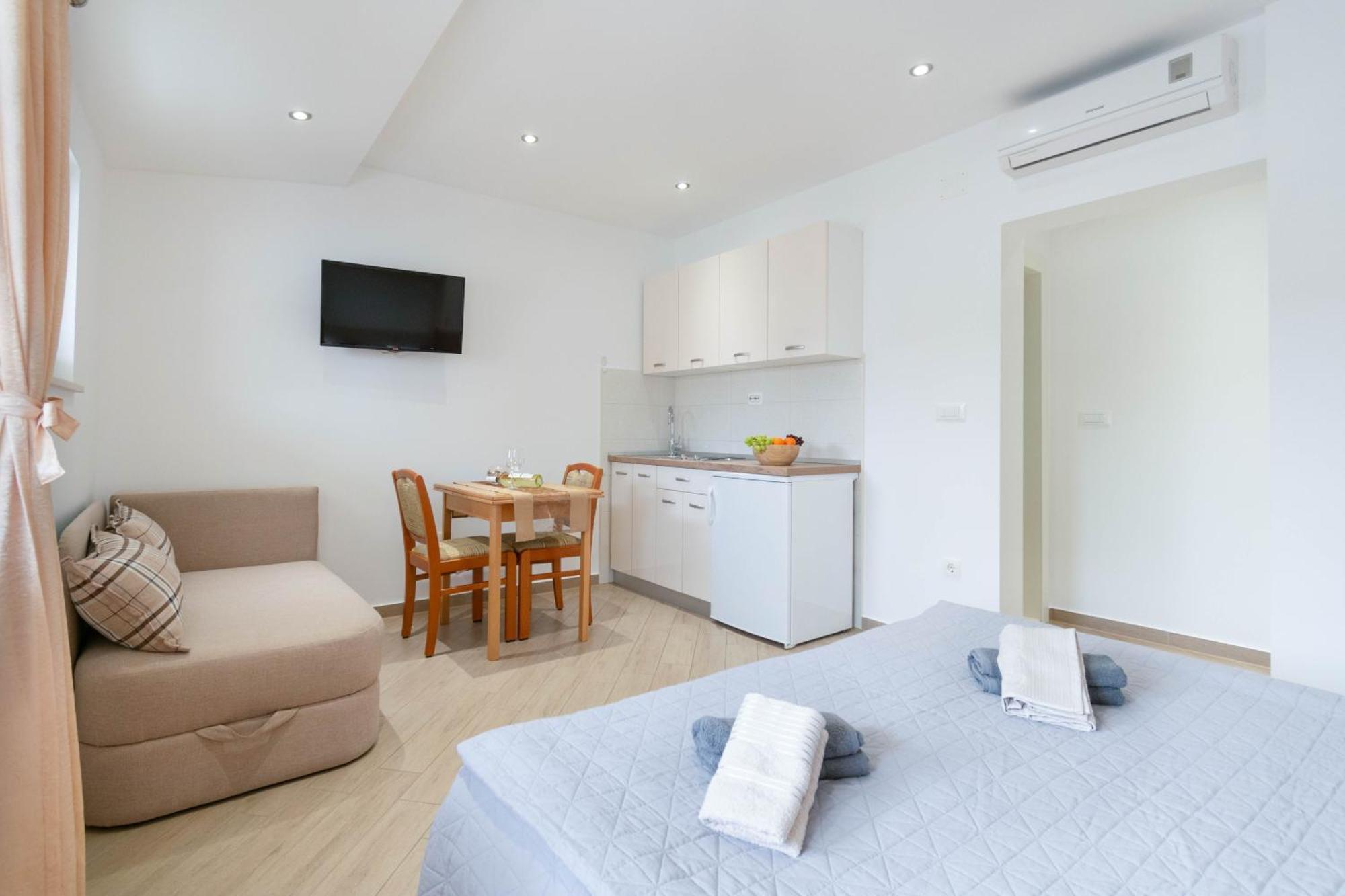 Studio Apartmani Dora 马卡尔斯卡 外观 照片