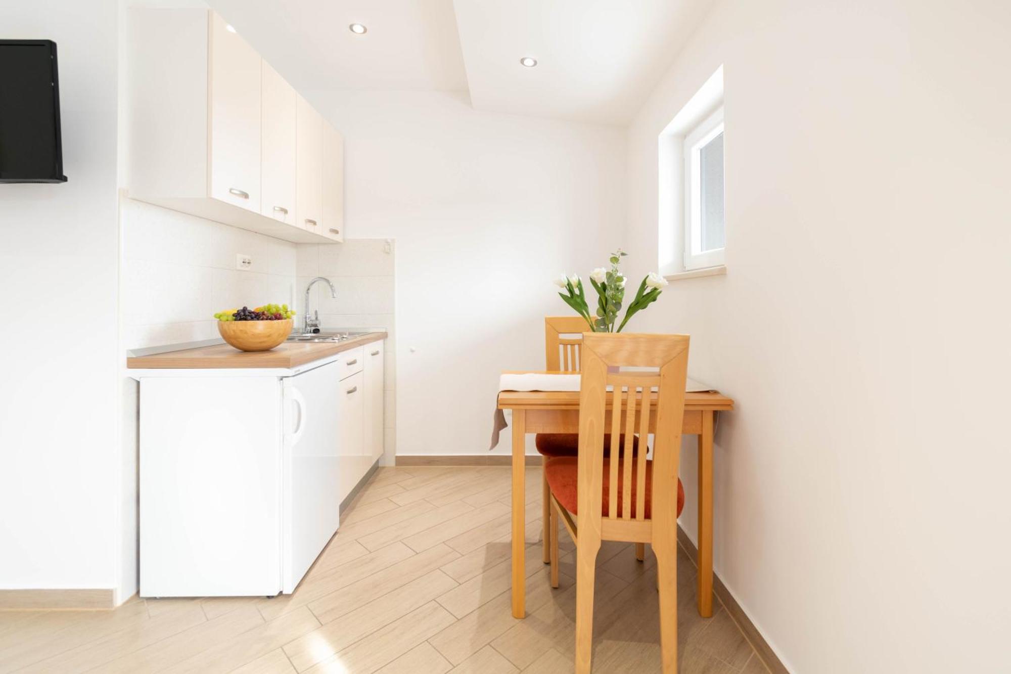 Studio Apartmani Dora 马卡尔斯卡 外观 照片