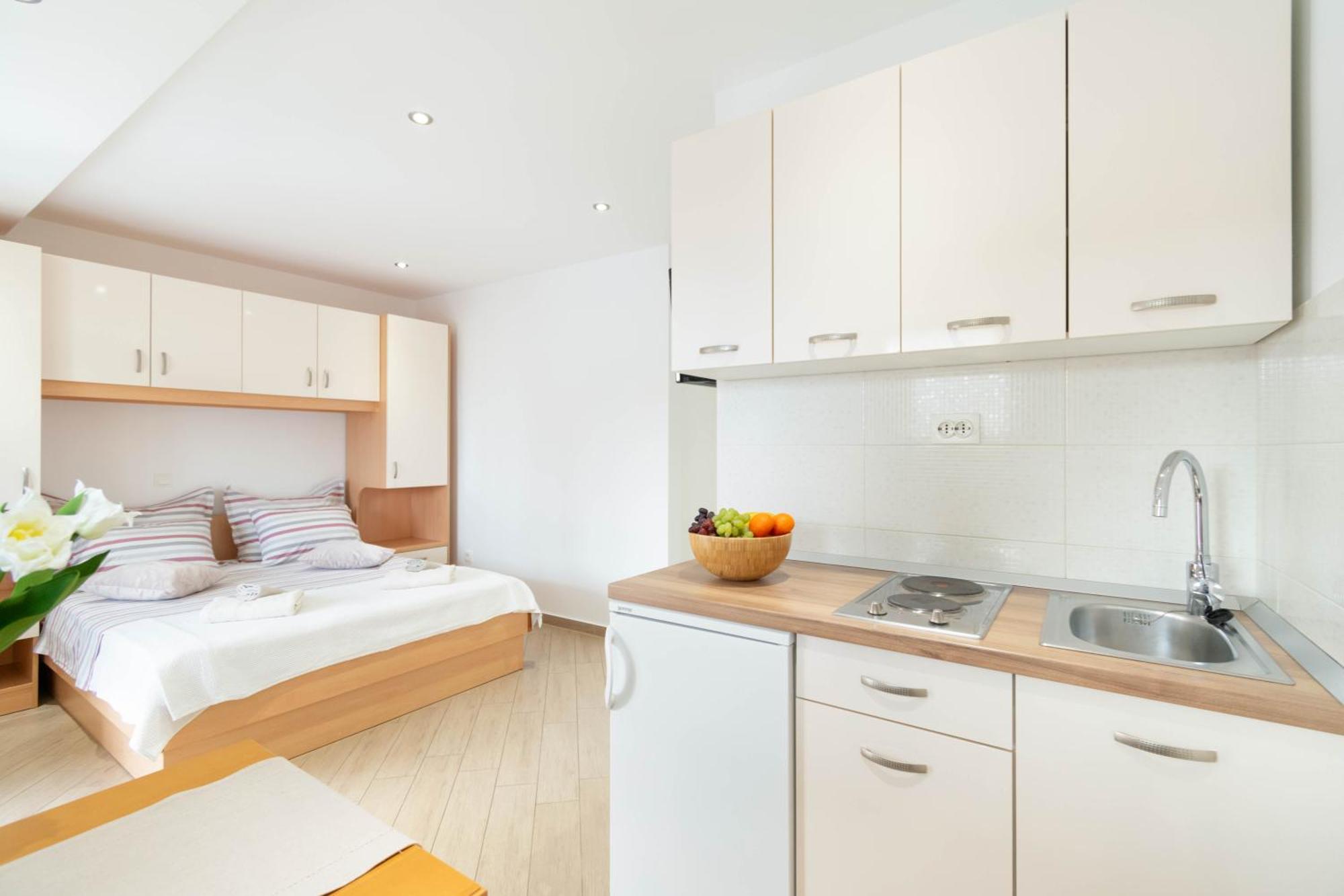 Studio Apartmani Dora 马卡尔斯卡 外观 照片